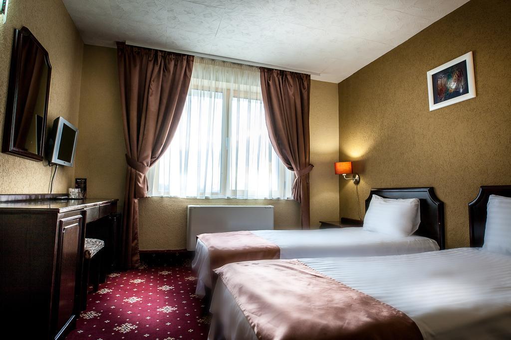 Hotel Ciao Тыргу-Муреш Экстерьер фото