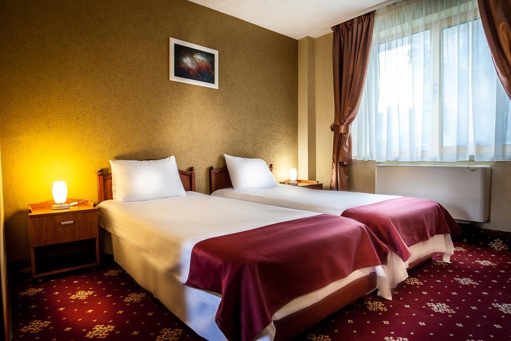 Hotel Ciao Тыргу-Муреш Экстерьер фото