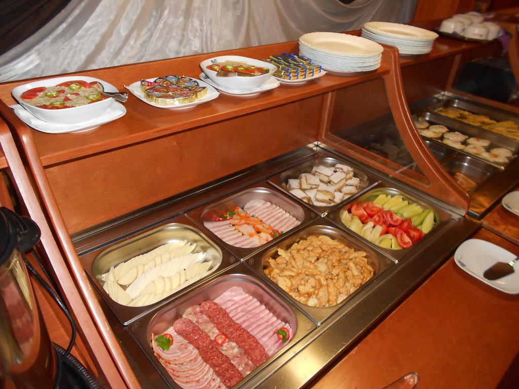 Hotel Ciao Тыргу-Муреш Экстерьер фото